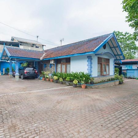 Отель Reddoorz Syariah At Jl Pangeran Hidayatullah Чианджур Экстерьер фото