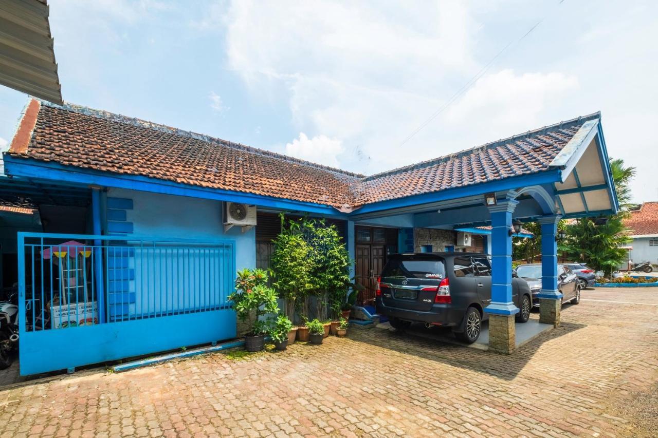 Отель Reddoorz Syariah At Jl Pangeran Hidayatullah Чианджур Экстерьер фото