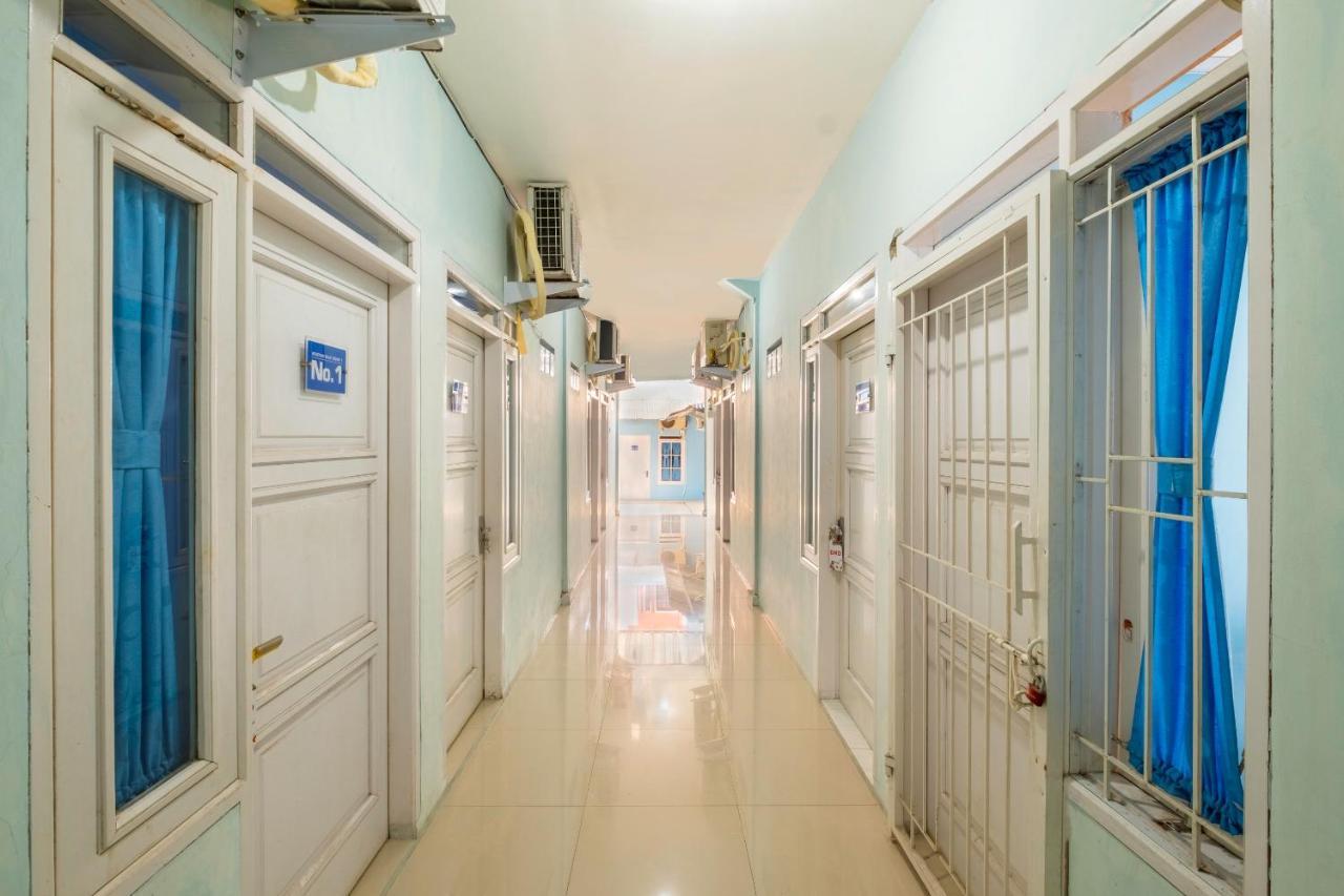 Отель Reddoorz Syariah At Jl Pangeran Hidayatullah Чианджур Экстерьер фото