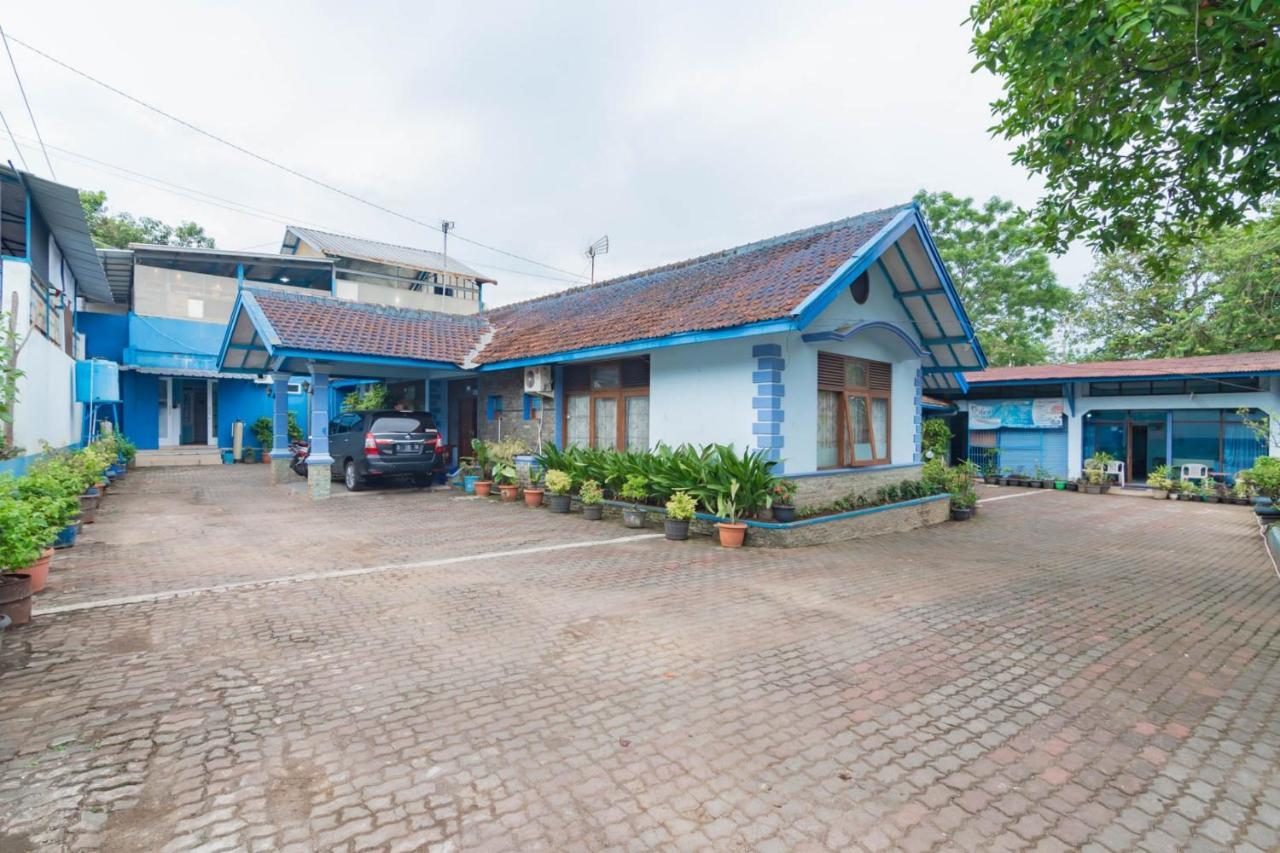 Отель Reddoorz Syariah At Jl Pangeran Hidayatullah Чианджур Экстерьер фото