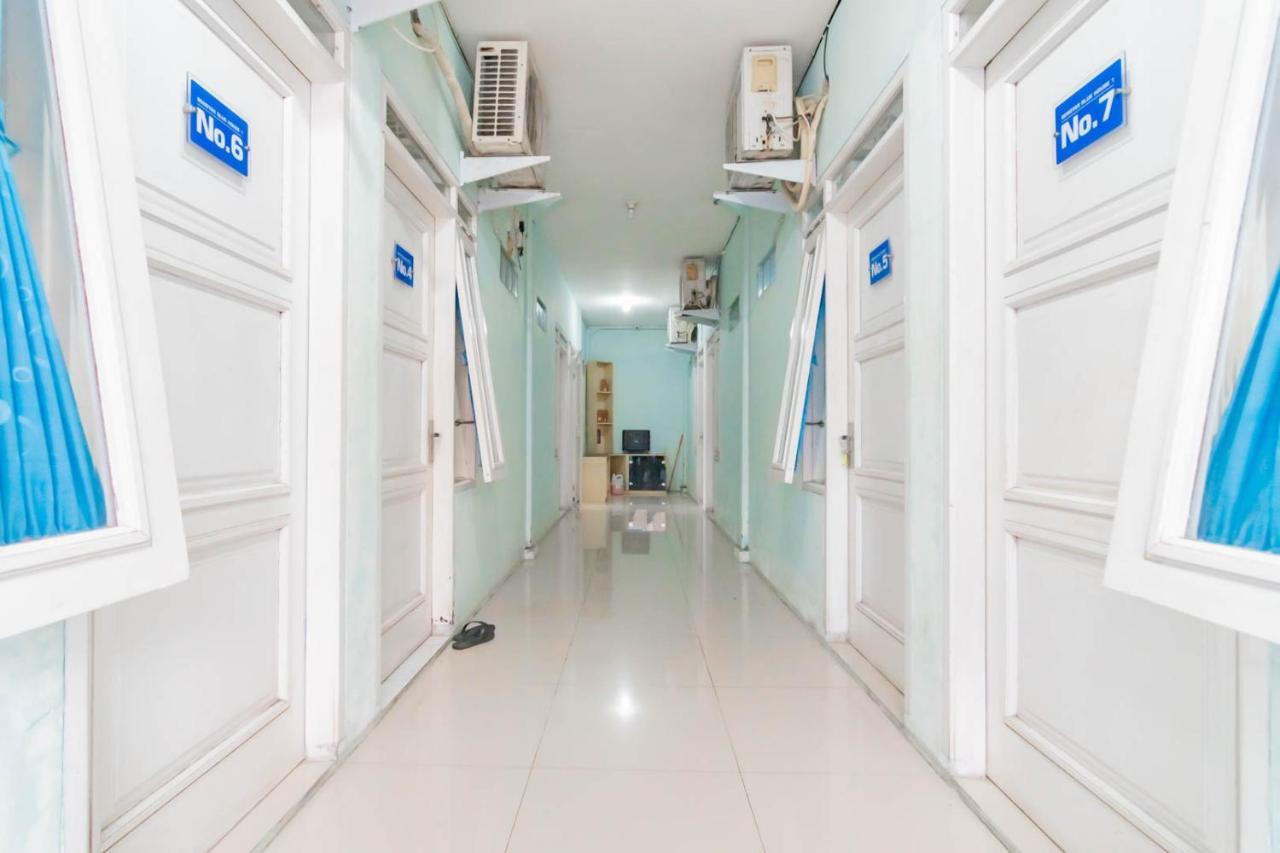 Отель Reddoorz Syariah At Jl Pangeran Hidayatullah Чианджур Экстерьер фото