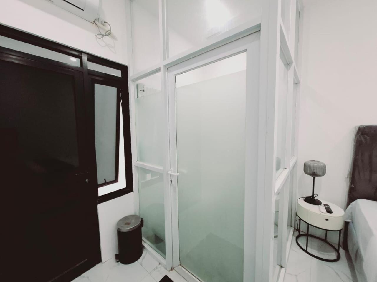 Отель Reddoorz Syariah At Jl Pangeran Hidayatullah Чианджур Экстерьер фото